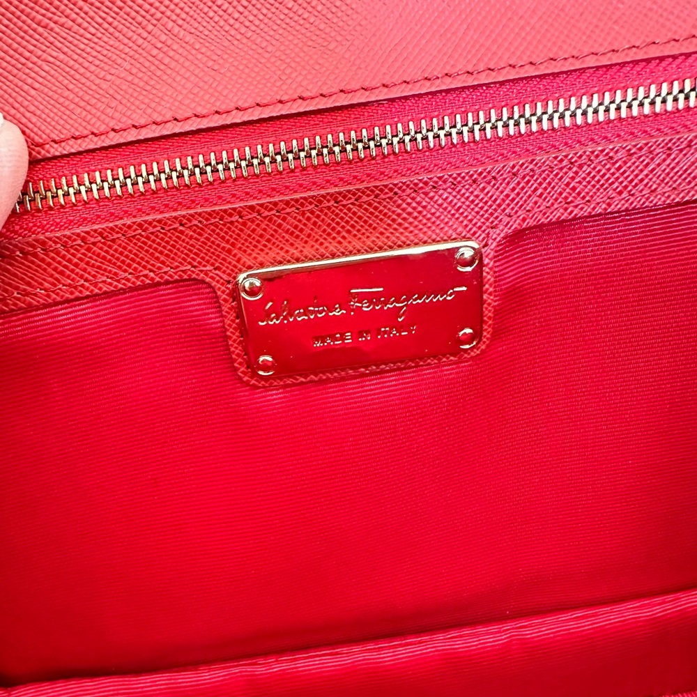 SALVATORE FERRAGAMO VERA SHOULDER BAG - Picture 7 of 10